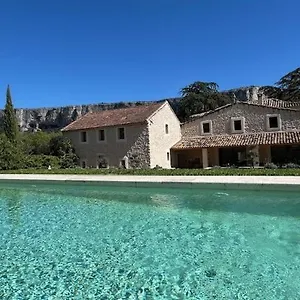 https://le-mas-aux-cedres.fr-provencehotel.com